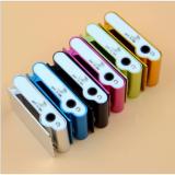 Máy nghe nhạc MP3 vỏ nhôm,kẹp áo+ tai nghe+ cáp sạc