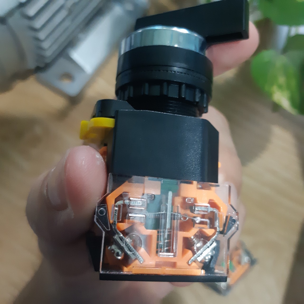 Công tắc xoay tự giữ 2 và 3 vị trí , cần dài , phi 22 mm