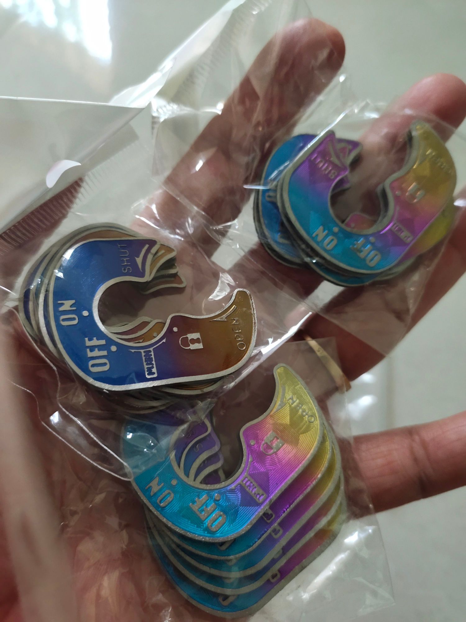 Tem titan dán ổ khóa winner v1