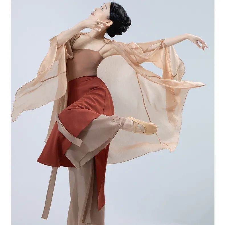 The new classical dance performance costumes are thin and elegant butterfly gradient gauze practice clothes Chinese style tops