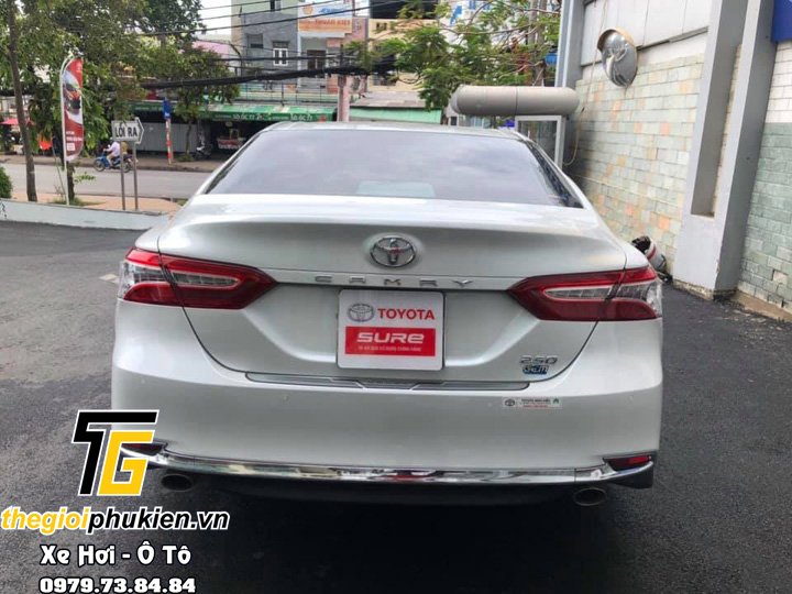 Ốp cản sau dành cho xe Toyota Toyota Camry 2019-2021 mạ Crom cao cấp