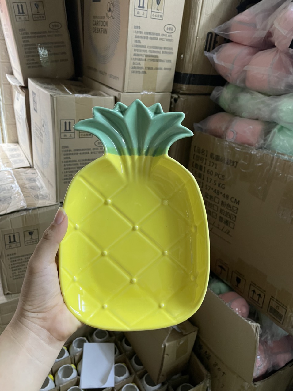 Đĩa gốm sứ tráng men hình trái dứa vàng