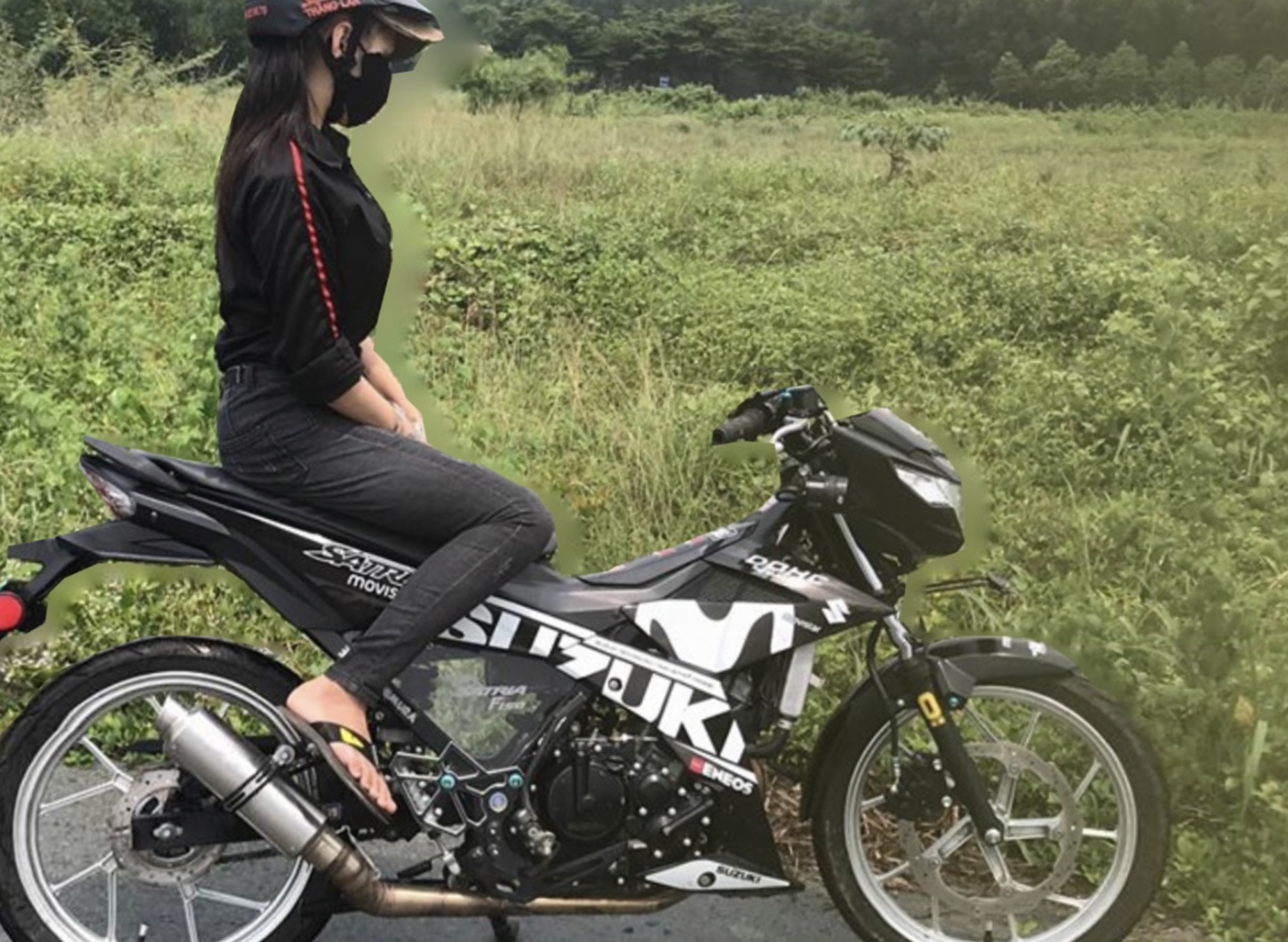 Tem xe Satria fi Movistar trắng đen