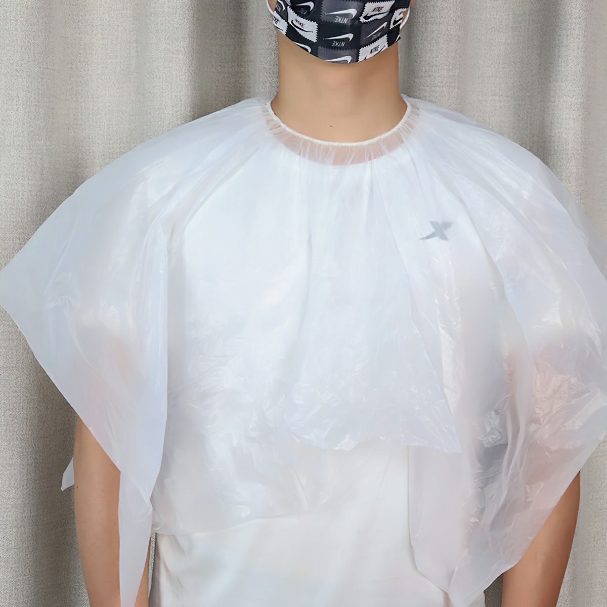 Improved version of thick nylon hair dyeing cape