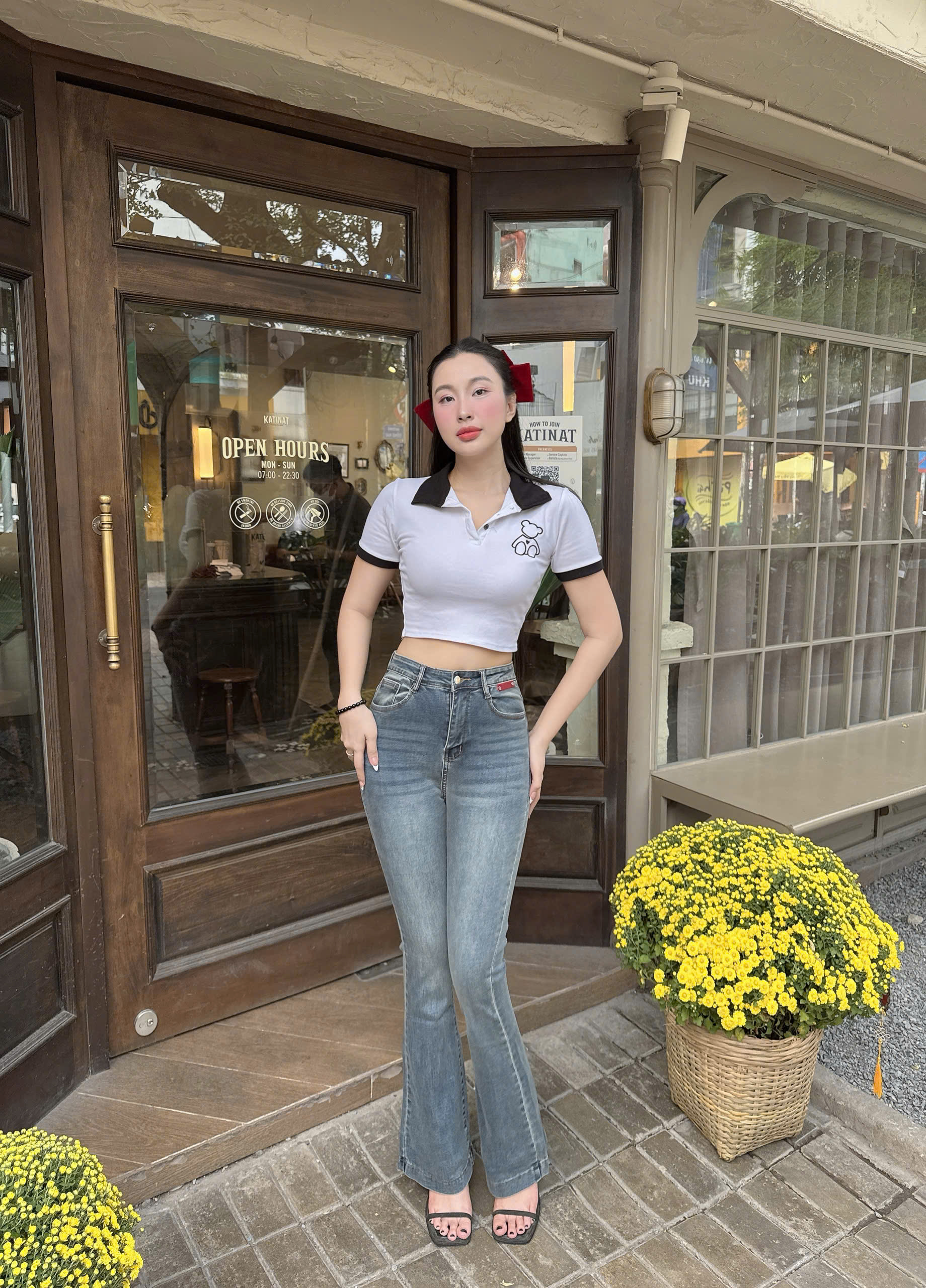 sale Quần jean nữ loe lưng cao 1 nut đính mạc da túi nâu đỏ chất co giãn 100-103cm