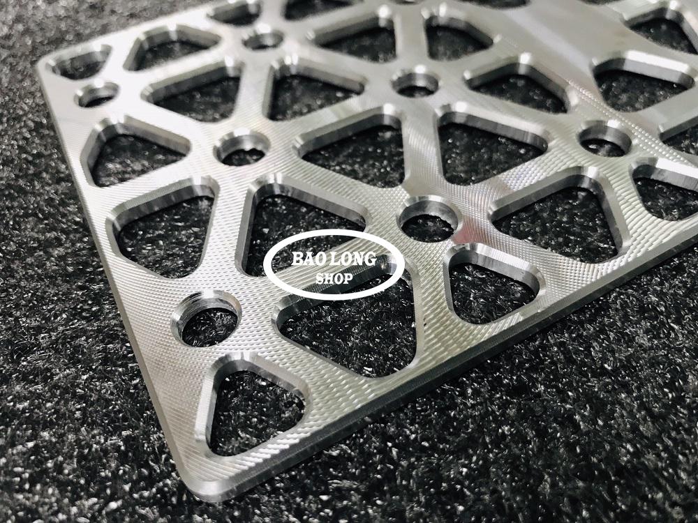 Che két nước CNC nhôm Dày dành cho R15 (màu Bạc)