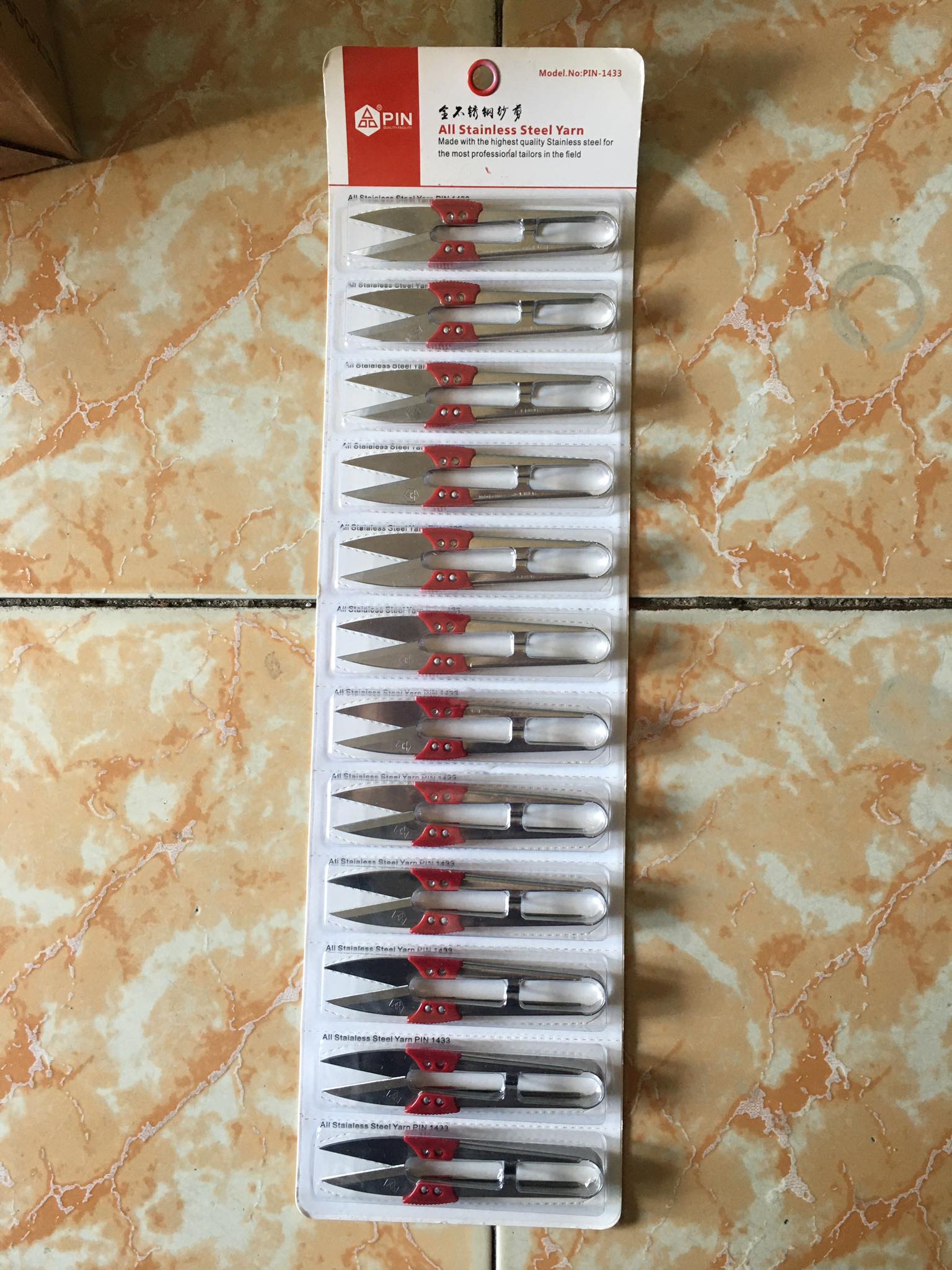 COMBO vỉ 12 Kéo bấm chỉ tay đệm đỏ
