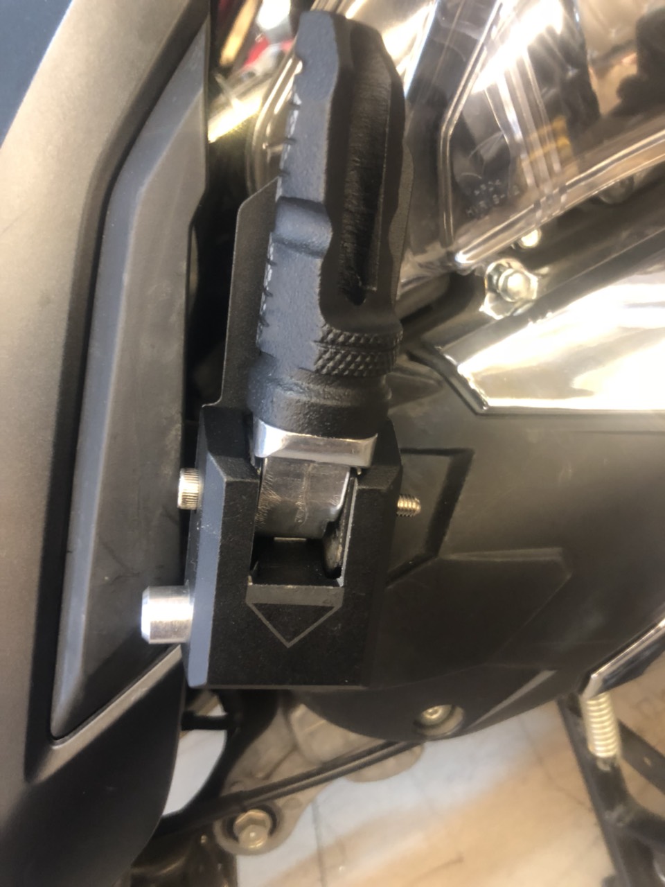 GÁC CHÂN BẤM VARIO - CLICK