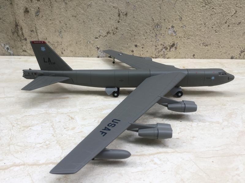 [Hcm]B-52 Bomber Model 1:200