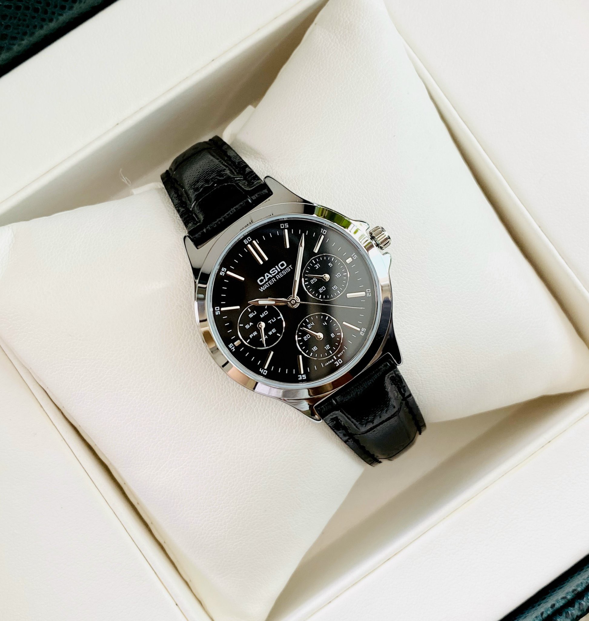 Đồng Hồ Nữ Dây Da Casio LTP-V300L-1A Mặt Đen Fullbox