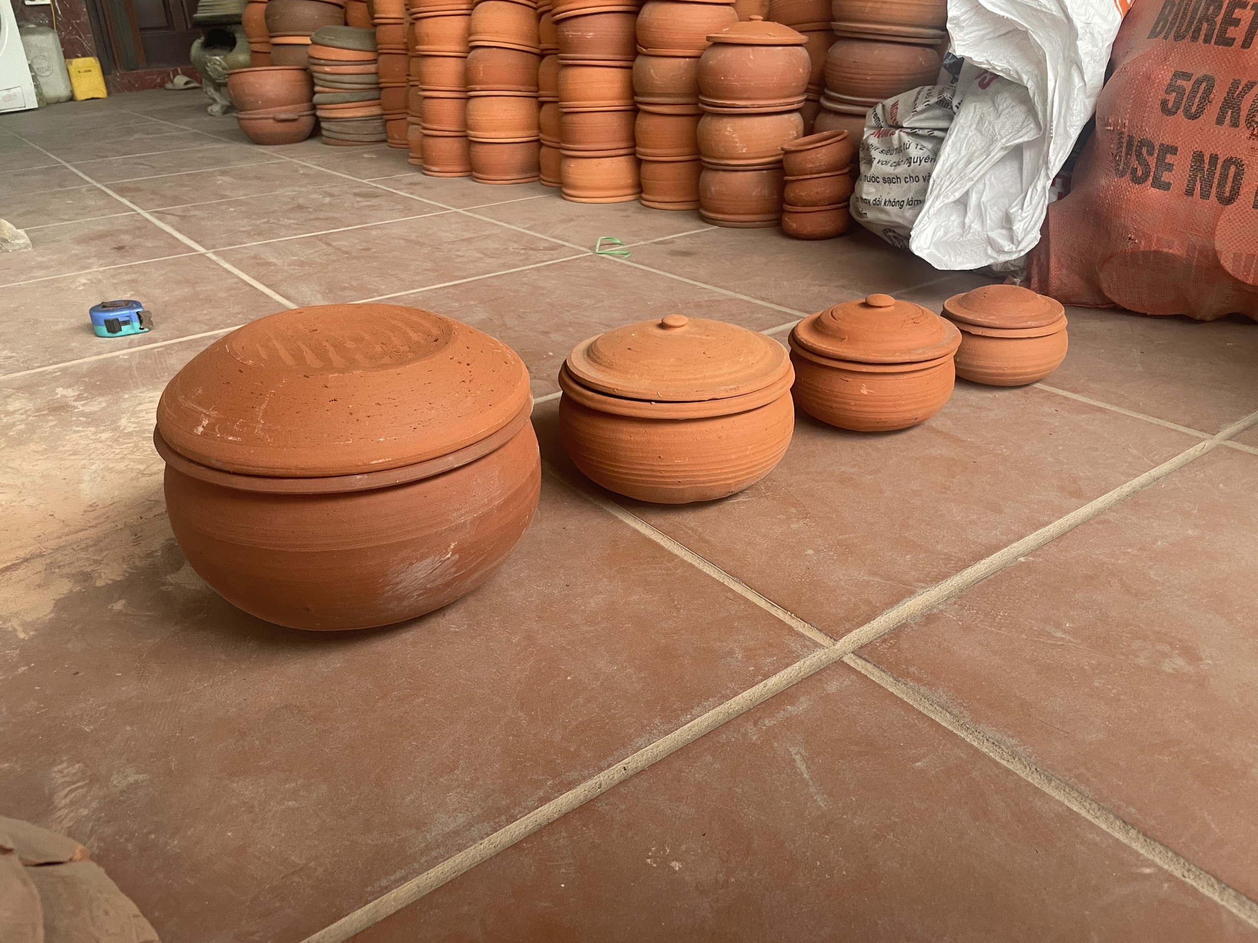 Niêu đất gốm đất nung kho cá, nấu cơm, tổ chức lễ hội