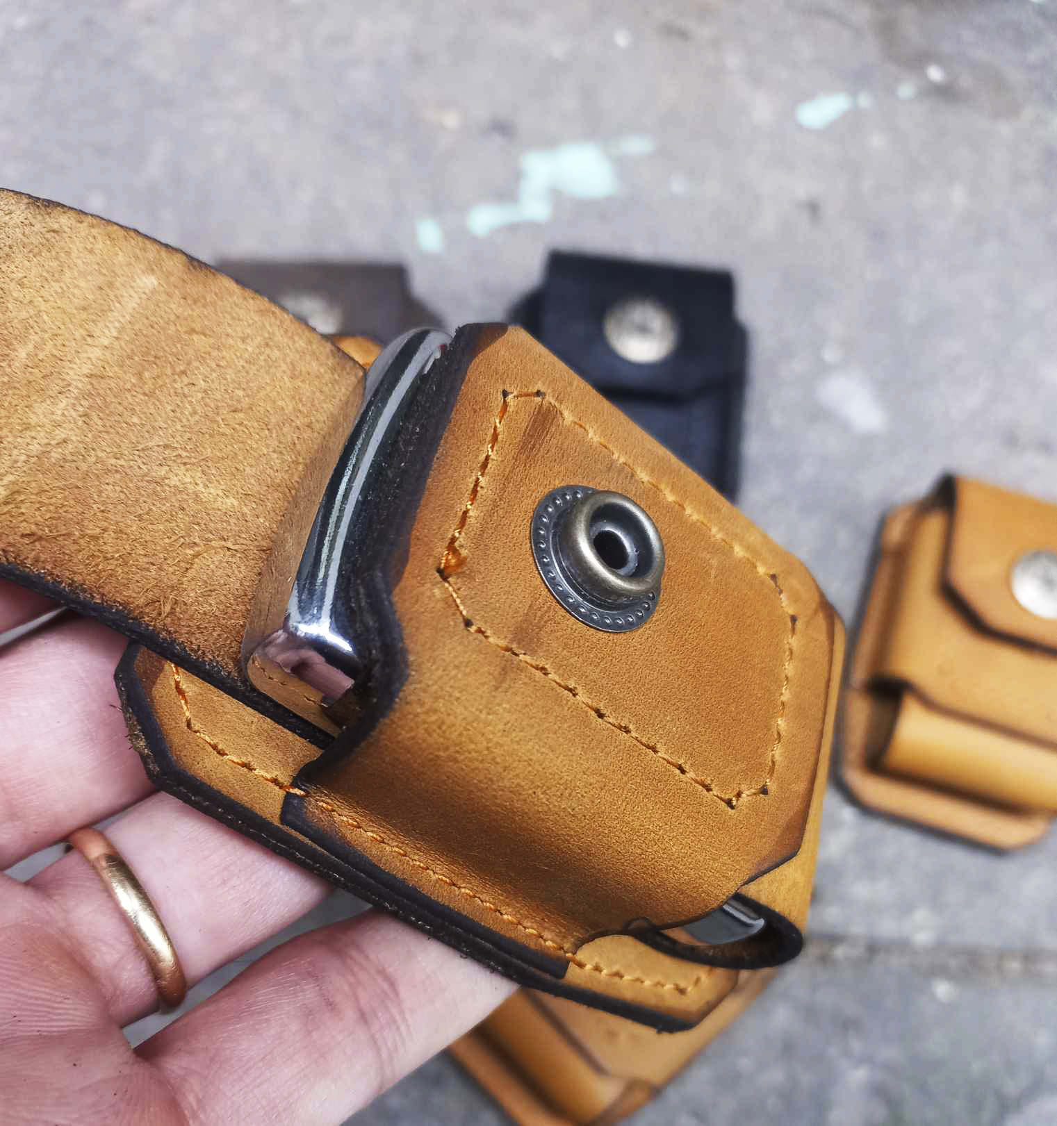 BAO DA ĐỰNG ZIPPO ĐEO HÔNG