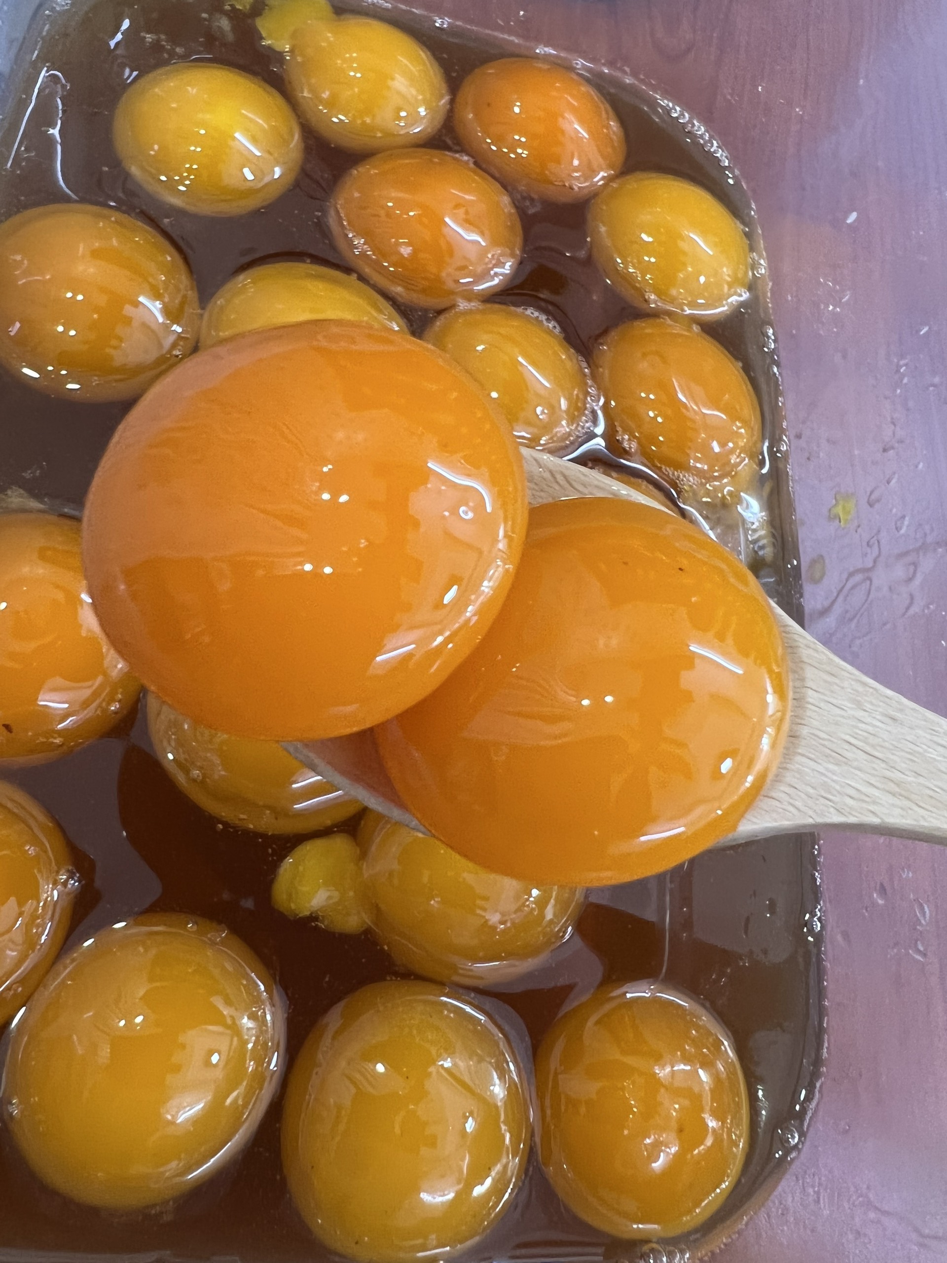 Lòng đỏ trứng gà ngâm mật ong