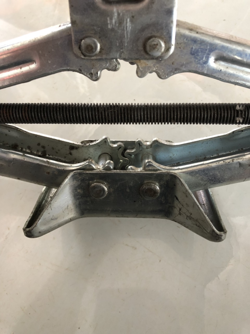 Bộ kích (con đội) ren nâng gầm oto
