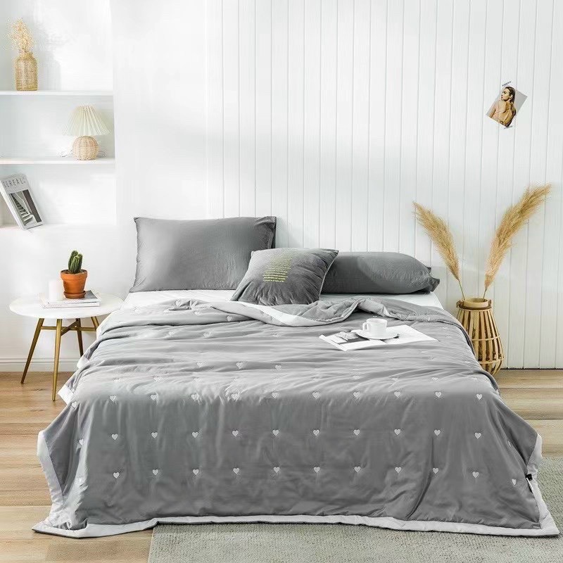 Chăn Hè Lụa Tencel Thêu Trái Tim 2mx2m2
