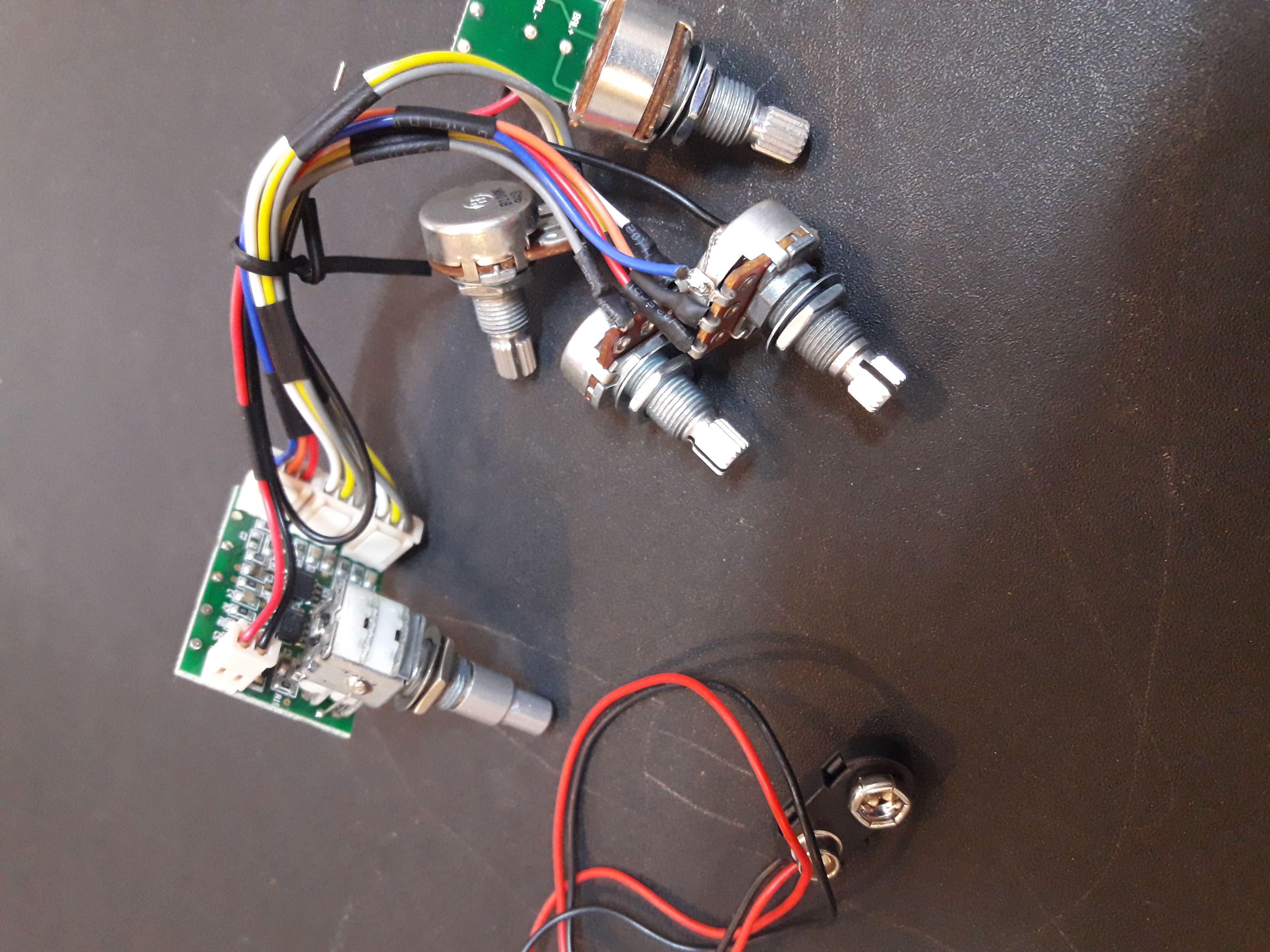 [HCM]Preamp đàn guitar bass 5 tụ hình thật