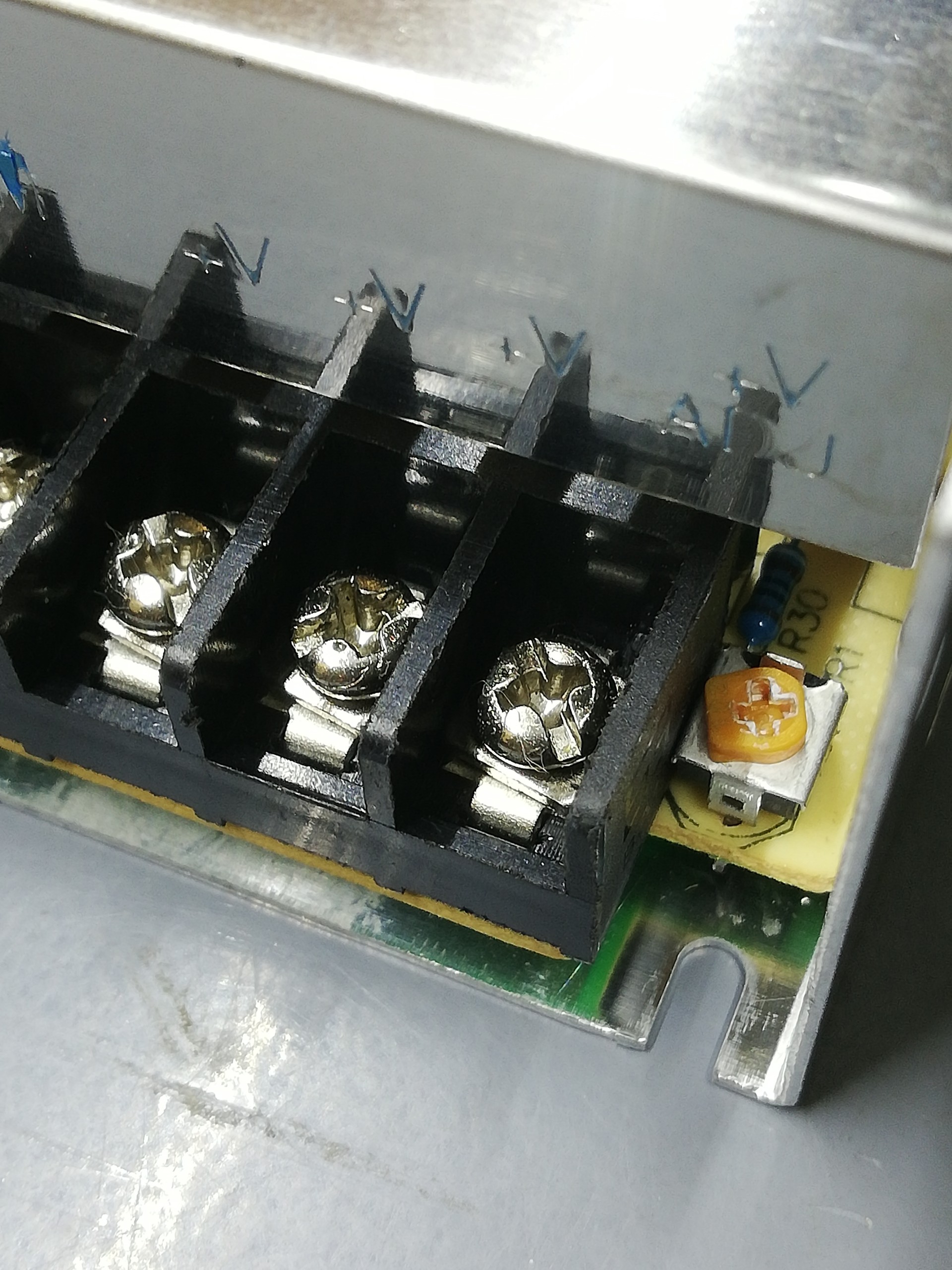 Nguồn Led 5v 60a tem 7 màu, đủ công suất (Nguồn 5v60a 300W trong nhà có quạt tản nhiệt)
