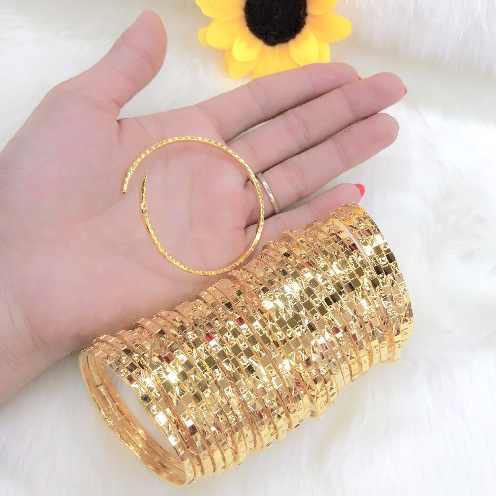 Bộ  vòng tay ximen 07 chiếc  mạ vàng cao cấp -  nhập khẩu Hàn Quốc chạm khắc 2 kiểu hoa văn sang trọng mới lạ thiết kế thời thượng đẳng cấp