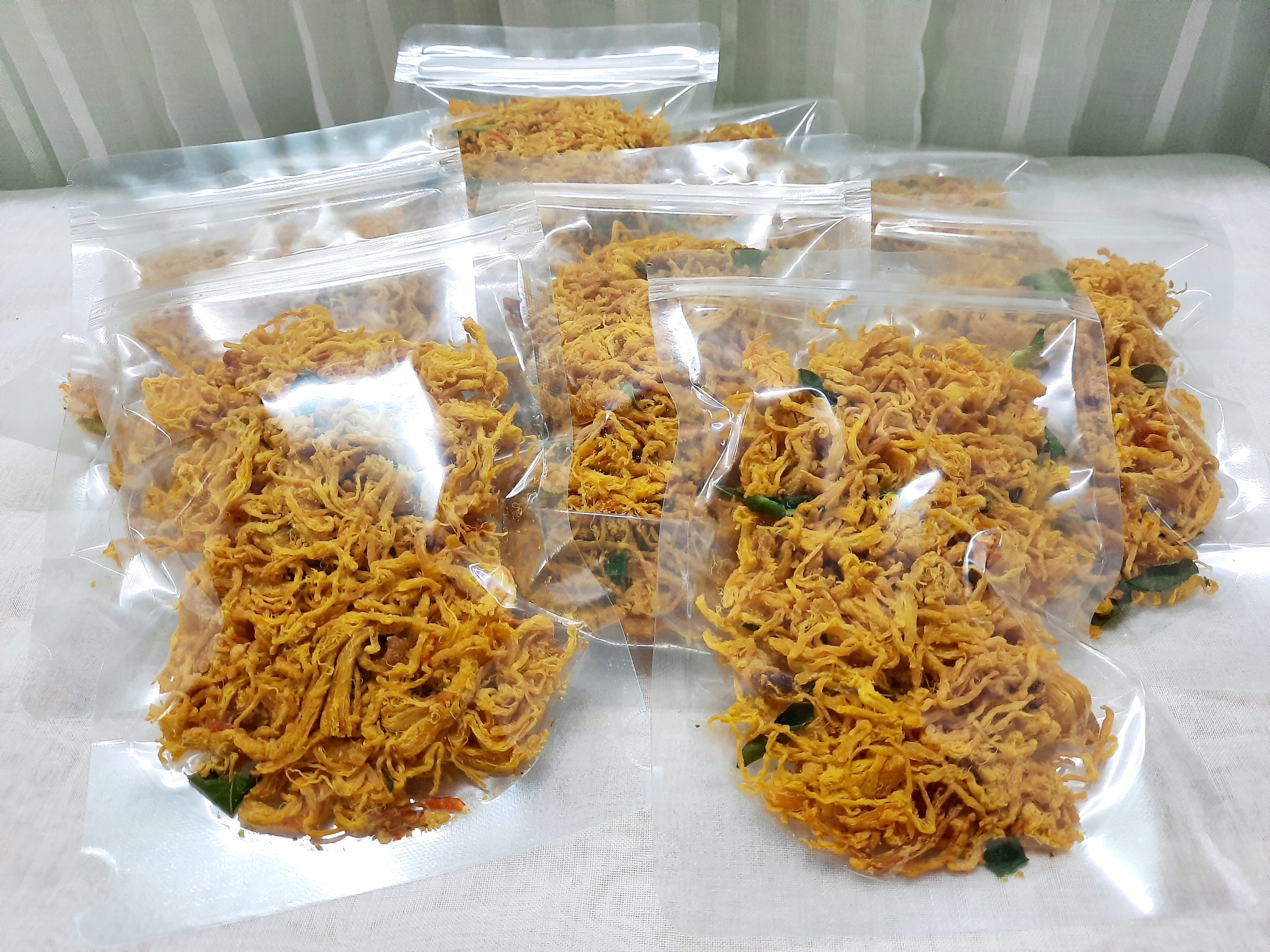 KHÔ GÀ LÁ CHANH ĐẶC BIỆT GÓI 100GR