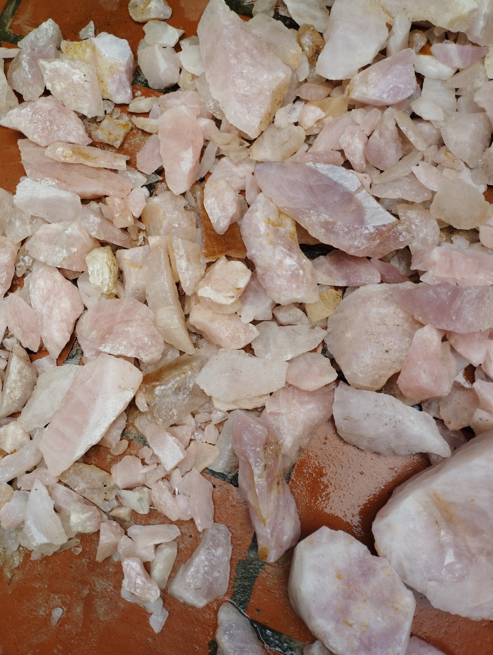 Đá Thô Thạch Anh Hồng (0,5 kg)
