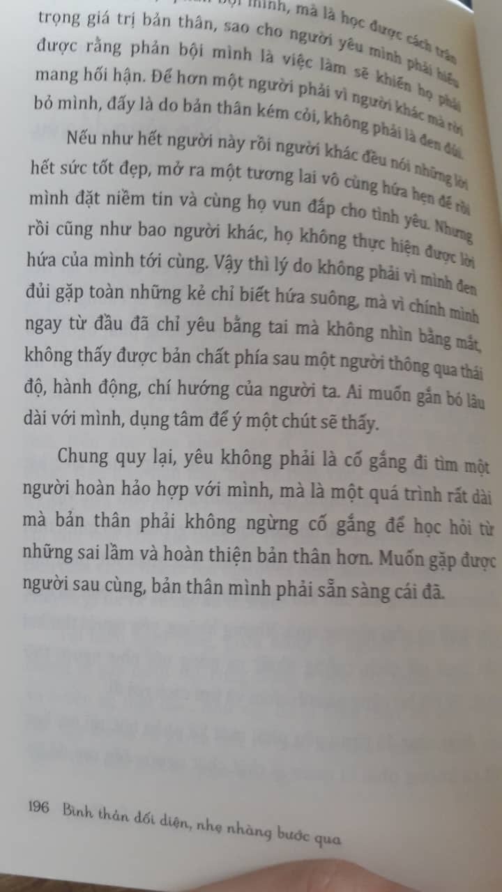 Sách - Bình thản đối diện nhẹ nhàng bước qua - Du Phong