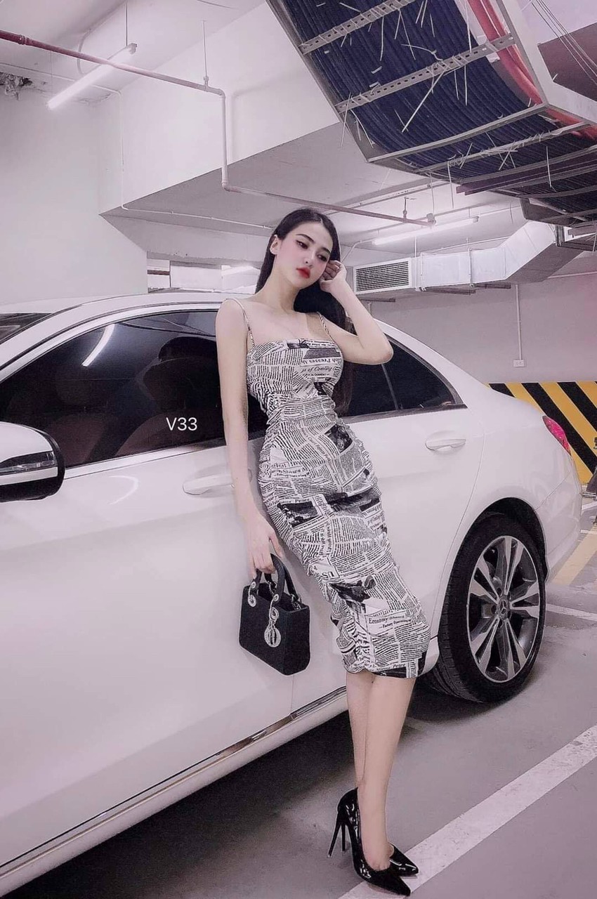 Đầm body hai dây họa tiết chữ dễ thương