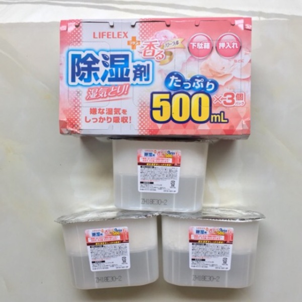 Hộp hút ẩm gốc than 500ml nhập khẩu Nhật Bản gồm 3 hộp nhỏ hút ẩm hiệu quả