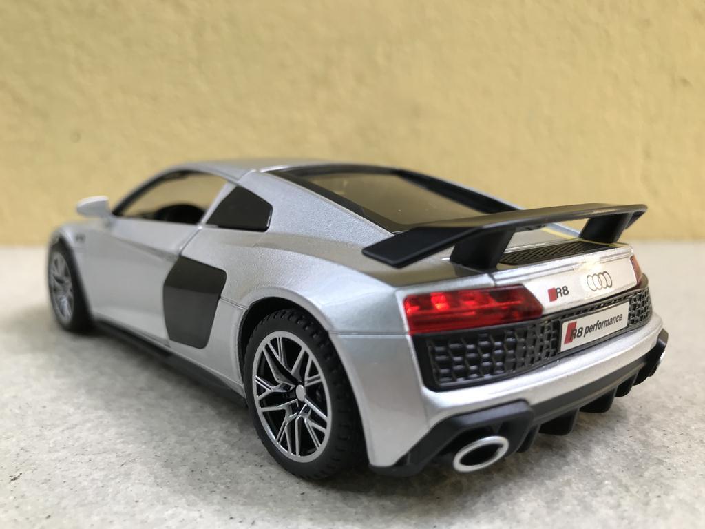 Mô hình xe ô tô Audi R8 V10 Plus 1:32