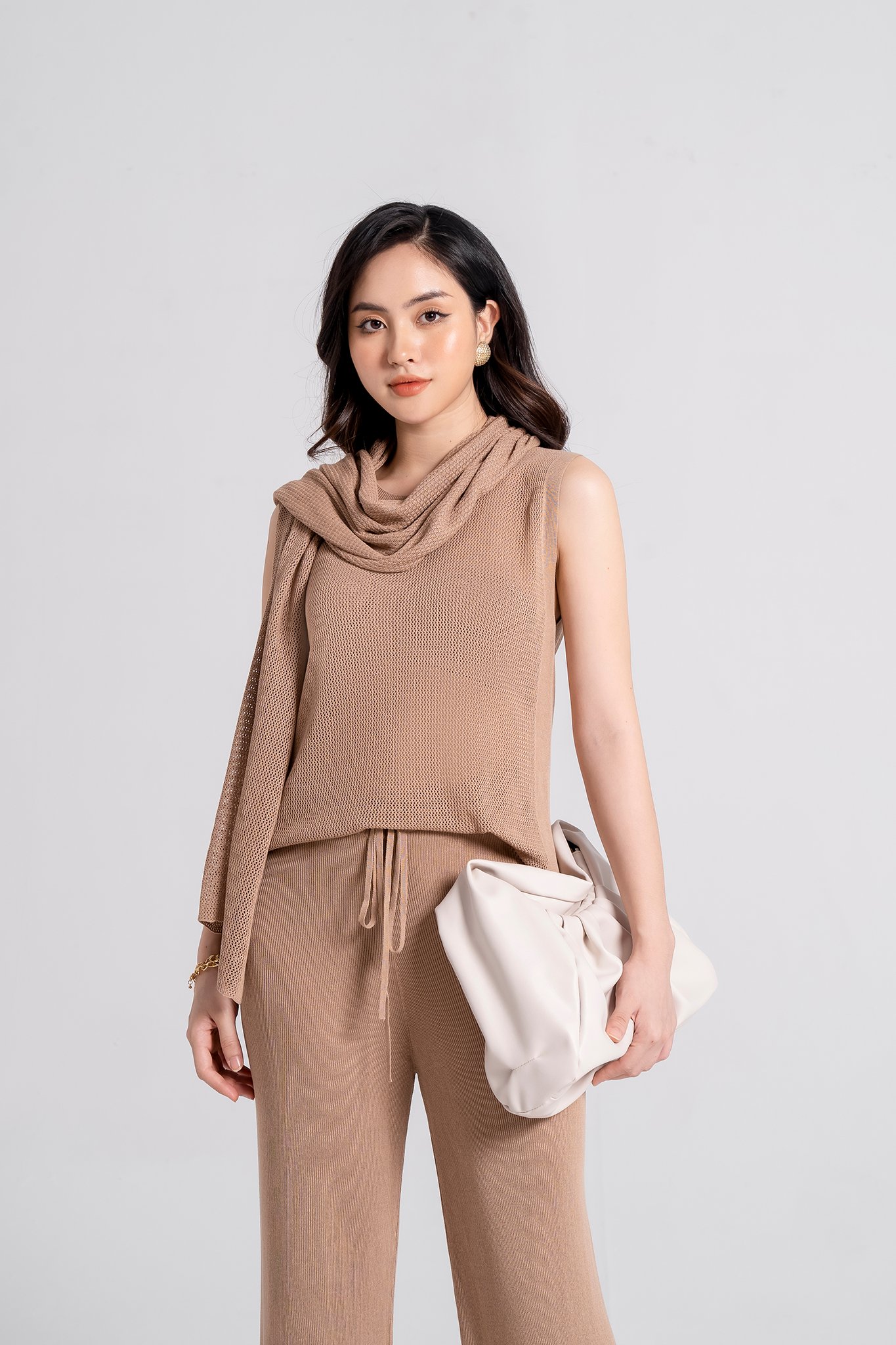 Áo len sát nách cổ tròn Eva de Eva 21AALE002N