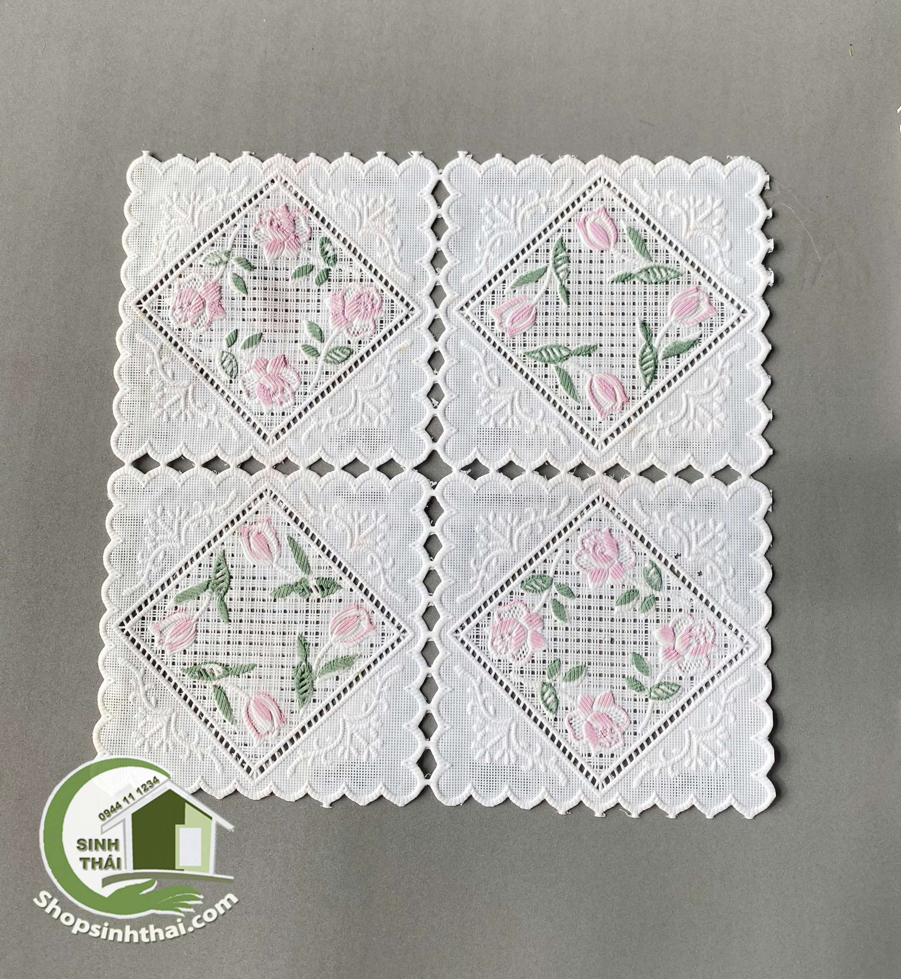 [HCM]Tấm lót bình hoa hình vuông MÀU TRẮNG 20cm x 20cm - lót bình trà lót ly lót trang trí chén dĩa bằng nhựa ren hoa nổi