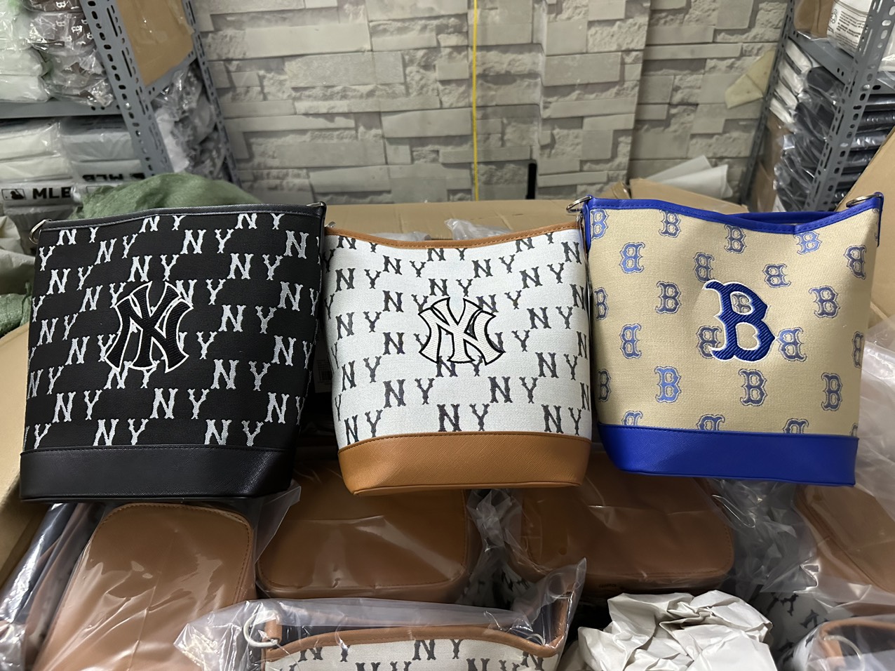 Túi MLB Bucket Canvas Cúc Bấm - Basic Big Logo Canvas Bucket Bag