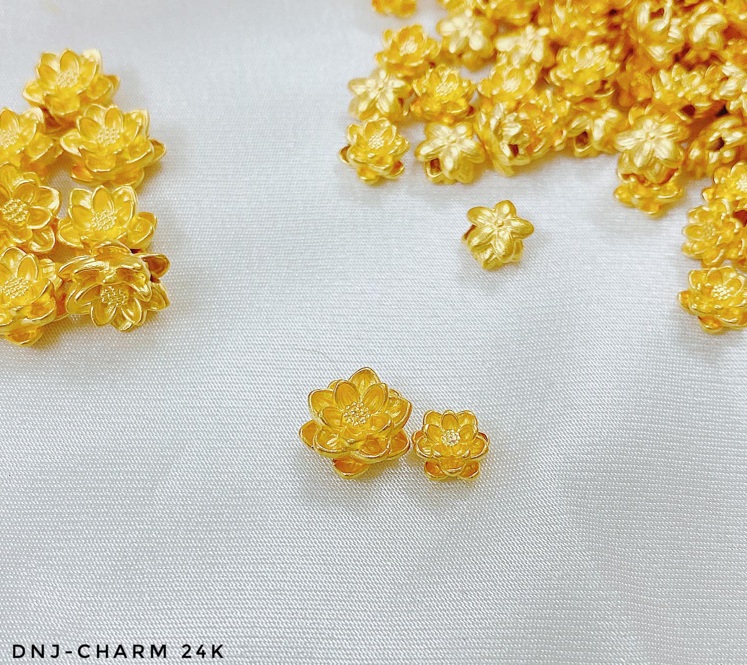 Charm sen Vàng 24k