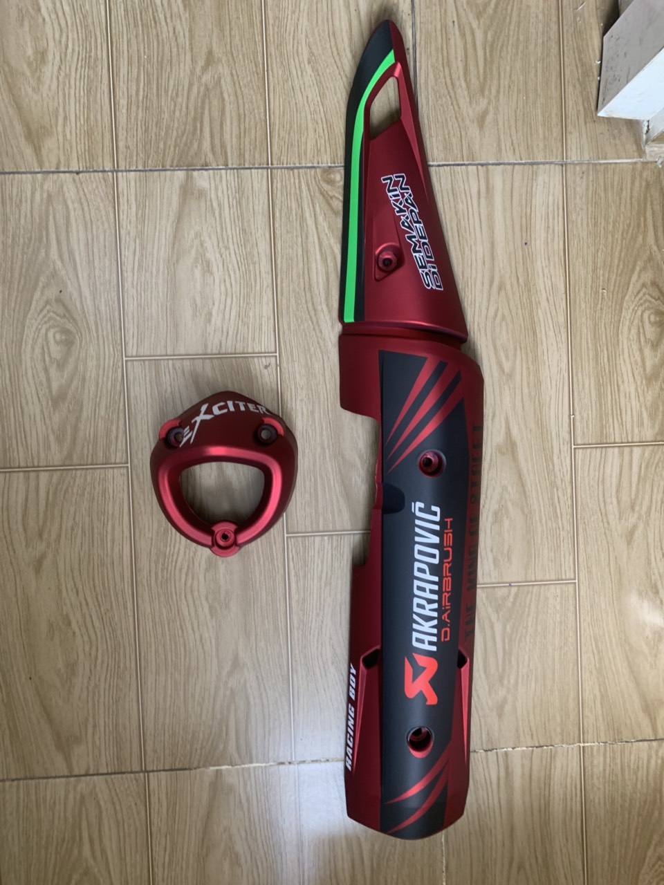 Ốp pô và chụp đích pô xe exciter 150 màu đỏ nhám mẫu zin