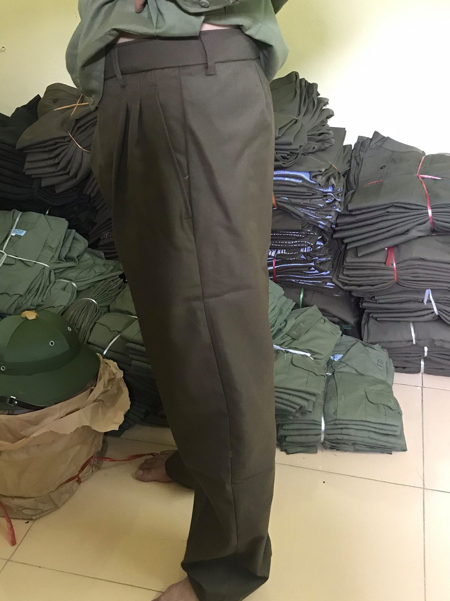 Quần dạ màu cỏ úa loại trung