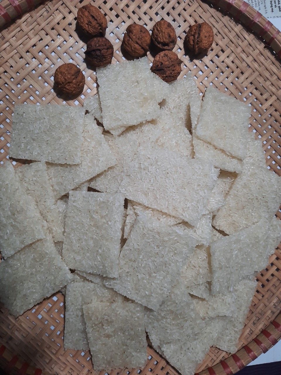 (1 kg ) CƠM CHÁY CHƯA CHIÊN /PHÔI CƠM CHÁY LASHAM 9X6 CM