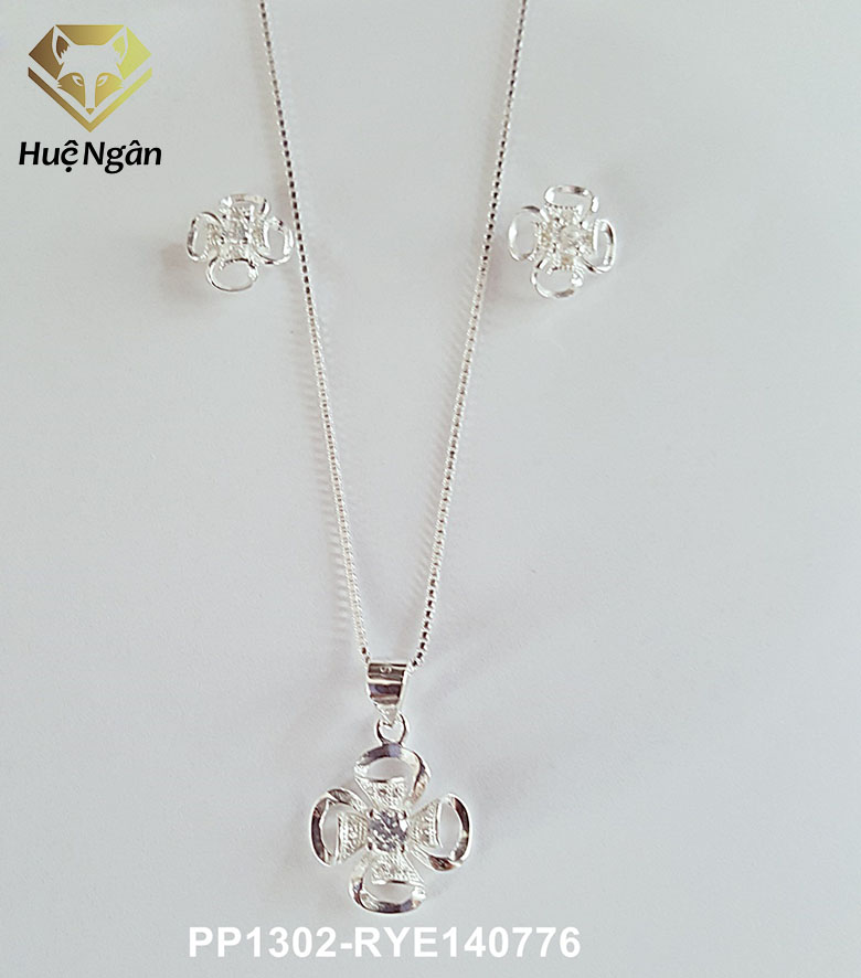 Bộ dây chuyền liền mặt và bông tai trang sức bạc Ý S925 Bạc Xinh - Cỏ bốn lá may mắn PP1302-RYE140776