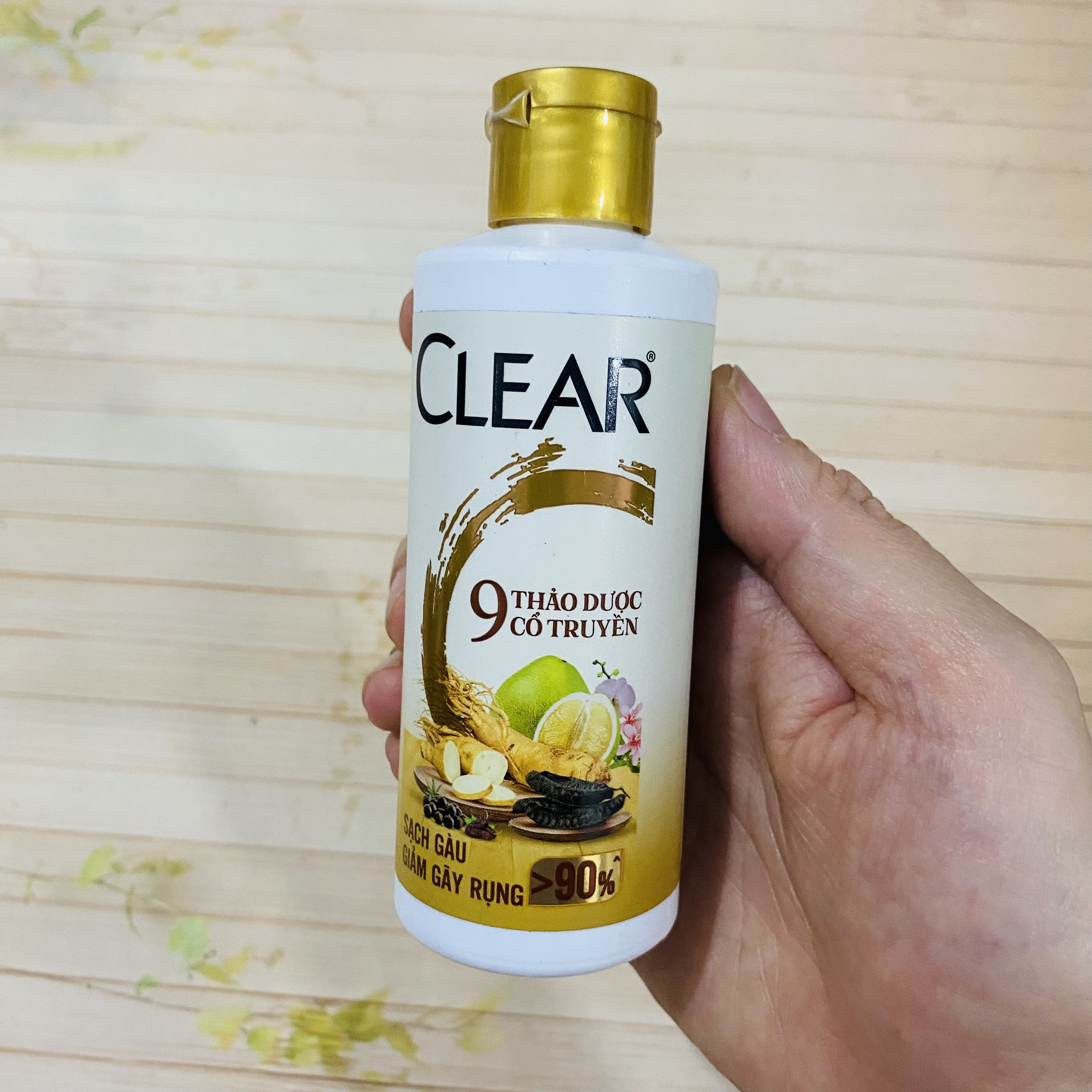 Chai dầu gội Clear thảo dược 102g (100ml)