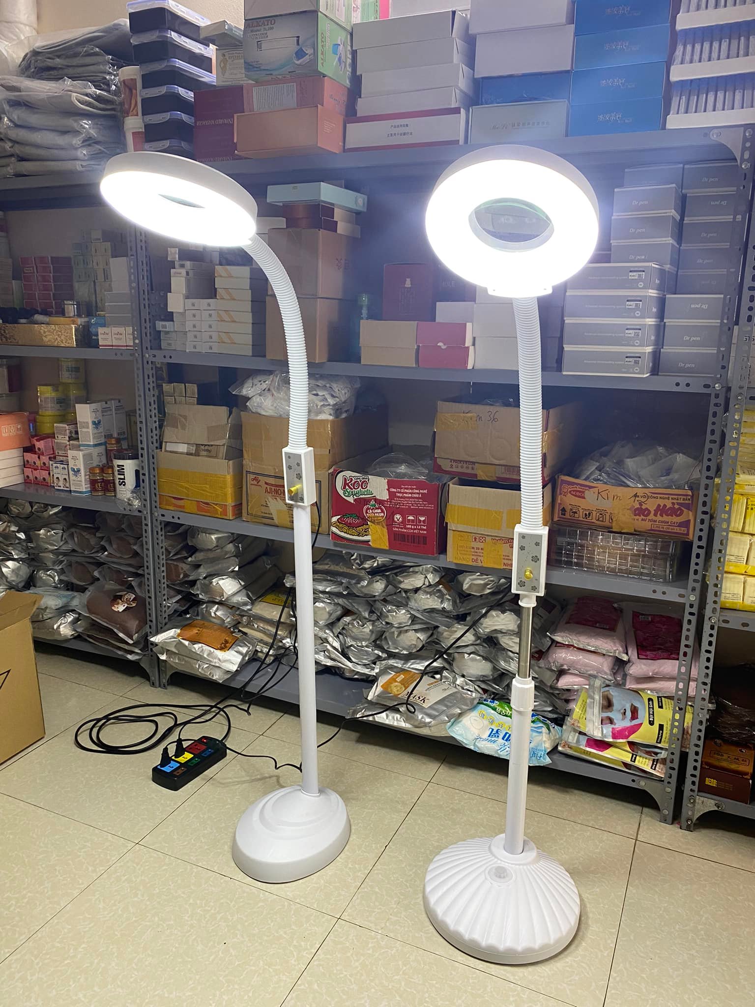 (Có BH) Đèn led dùng nối mi spa, nặn mụn (chân đặc)