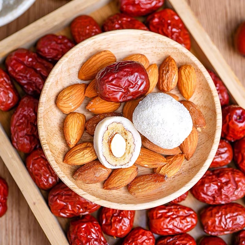KẸO HẠNH NHÂN TÁO ĐỎ BỌC SỮA