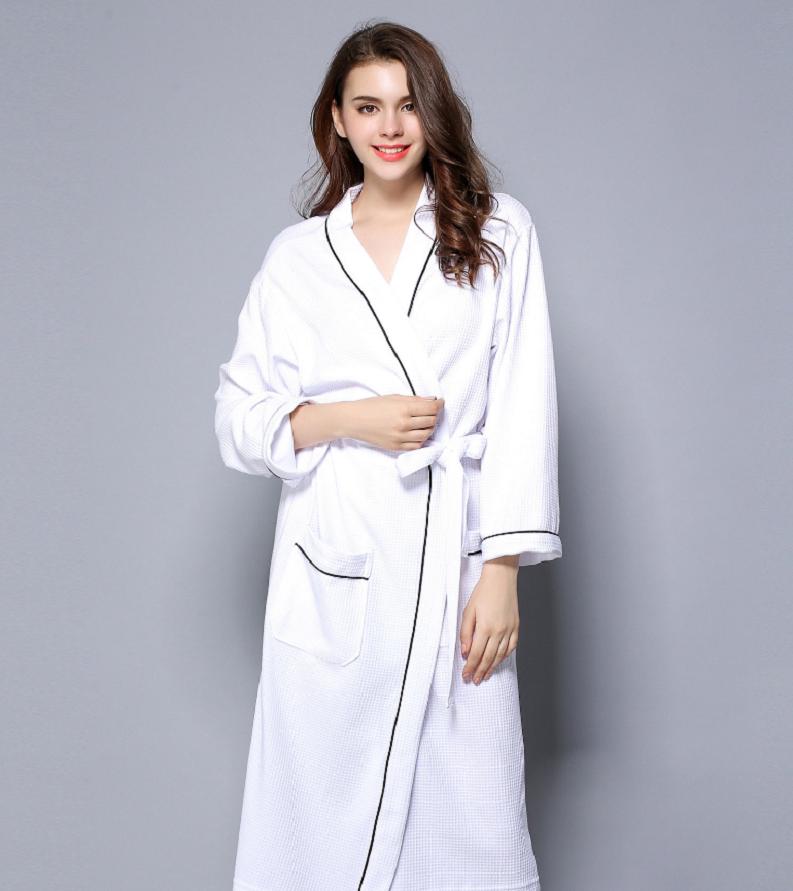 Áo choàng tắm GiGi Store size M (Trắng) + Tặng kèm 1 tẩy tế bào chết môi Beauty Treats Lip Scrub 10,5g