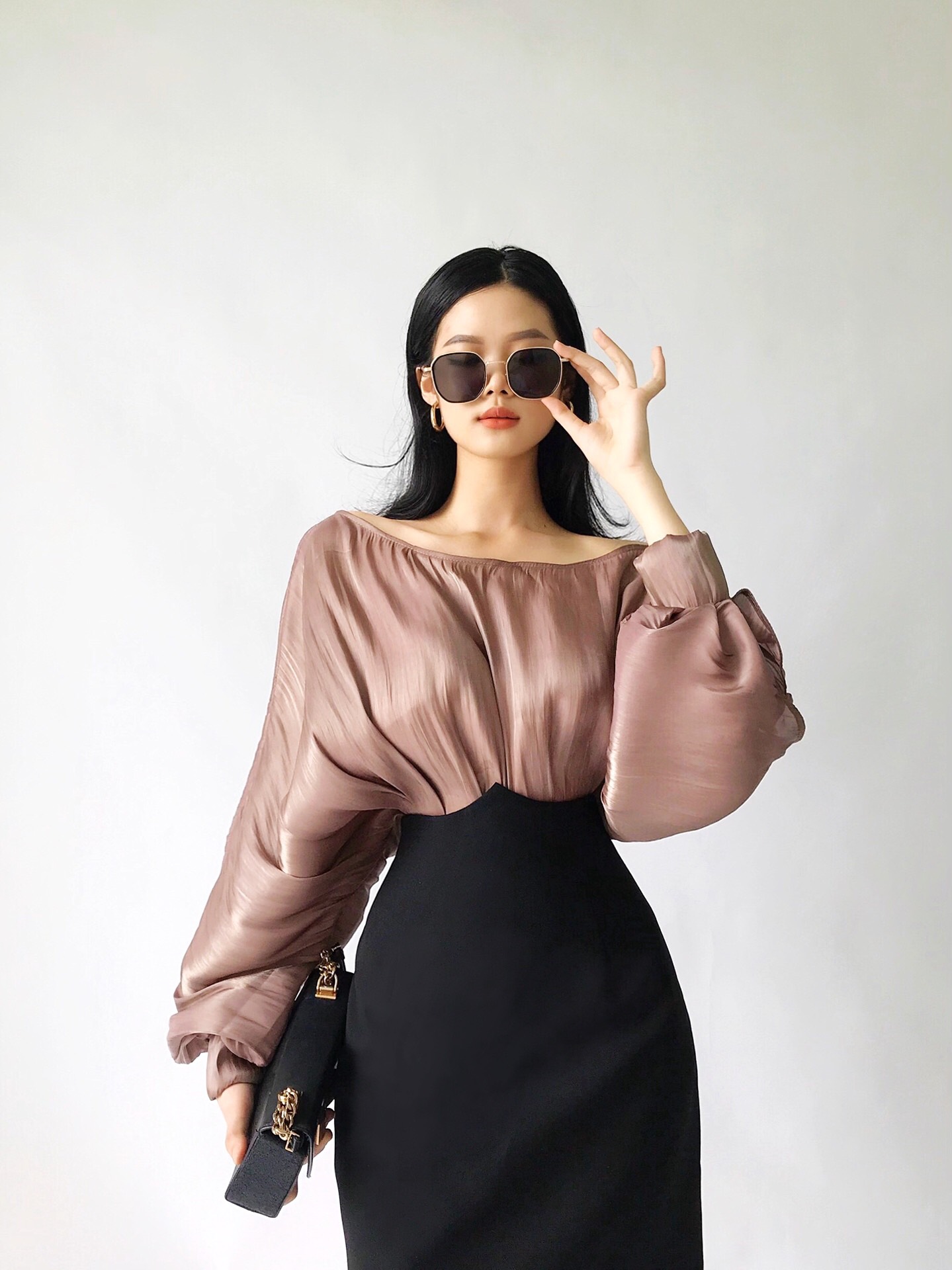 VELLE DESIGN áo lụa tơ Caily thiết kế cá tính sang trọng.