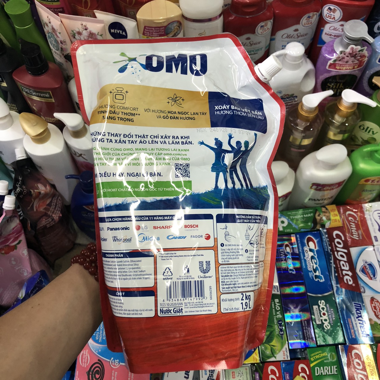[HCM]Nước giặt Omo matic comfort tinh dầu thơm 2000ml ( cửa trên)