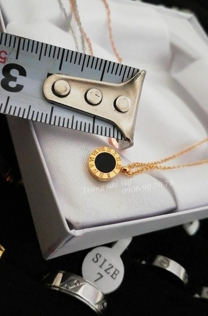 DÂY CHUYỀN TITAN MẶT TRÒN LA MÃ NHỎ (ĐEO ĐƯỢC 2 MẶT TRẮNG + ĐEN)