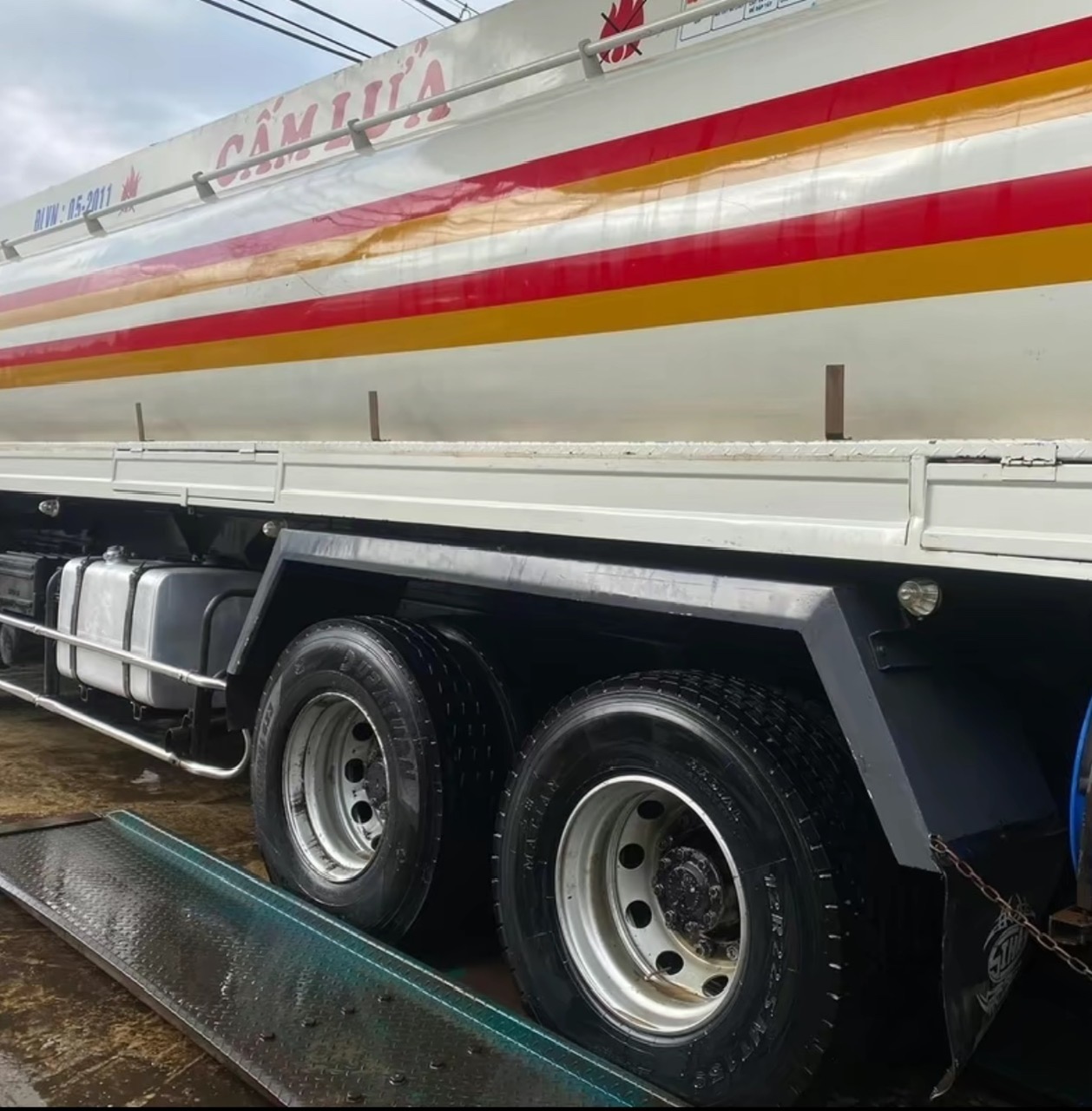 DUNG DỊCH RỬA XE KHÔNG CHẠM TRUCK CLEAN