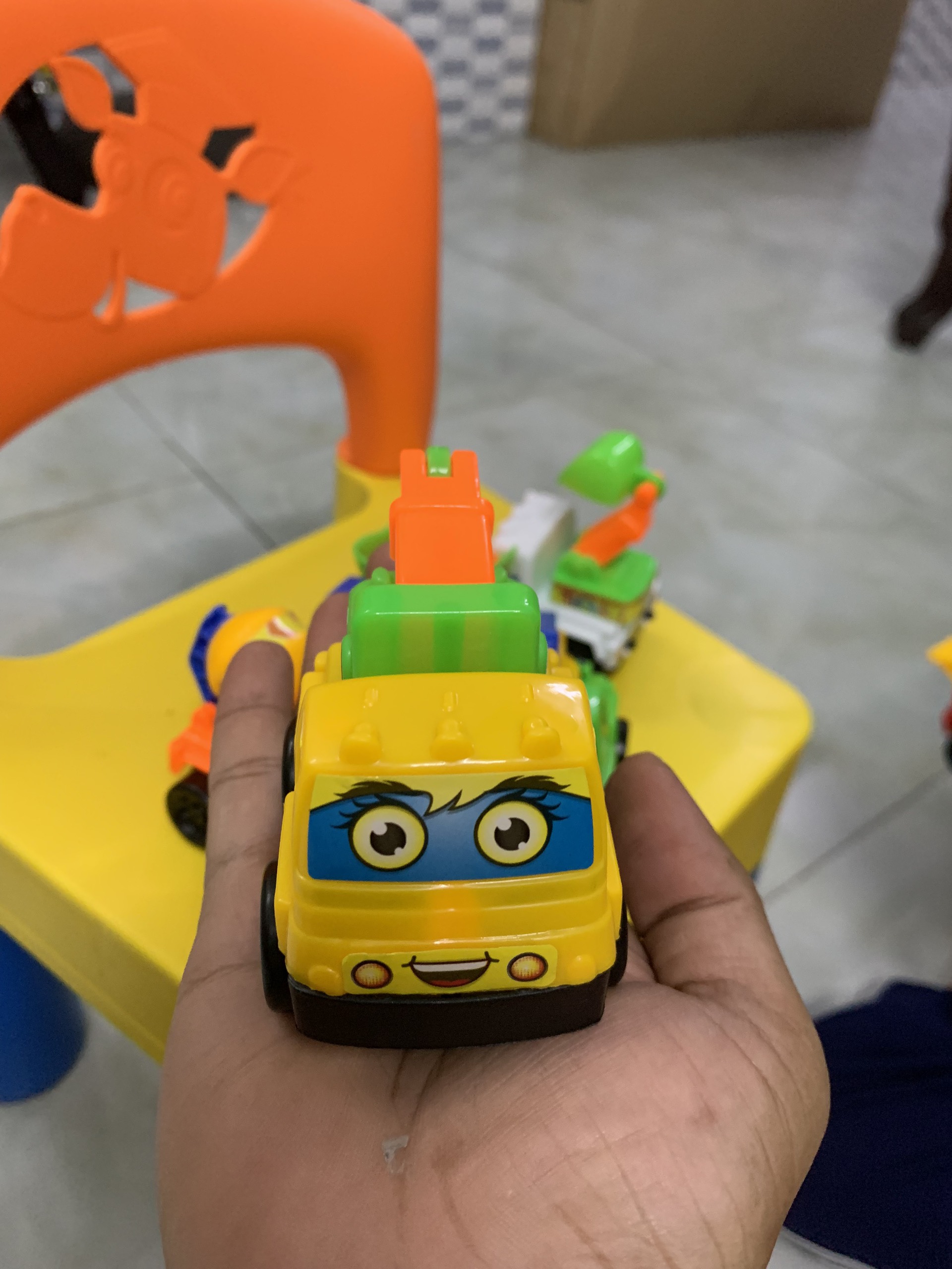 Bộ xe công trình 6 chiếc đồ chơi giá rẻ cho bé trai và bé gái