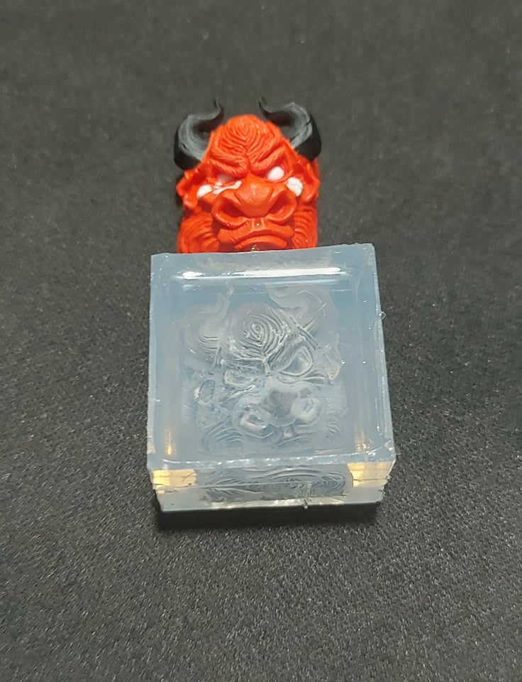 [HCM]Khuôn silicon keycap clone bò bull v2 trong suốt.