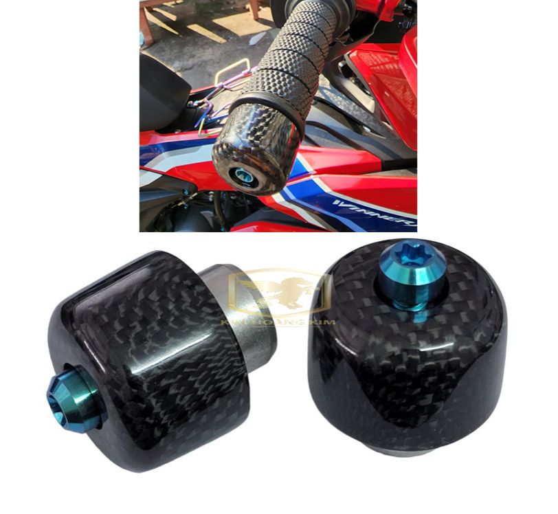 Gù tay lái carbon fiber tặng kèm 2 ốc titan gr5 xanh lục gắn xe máy
