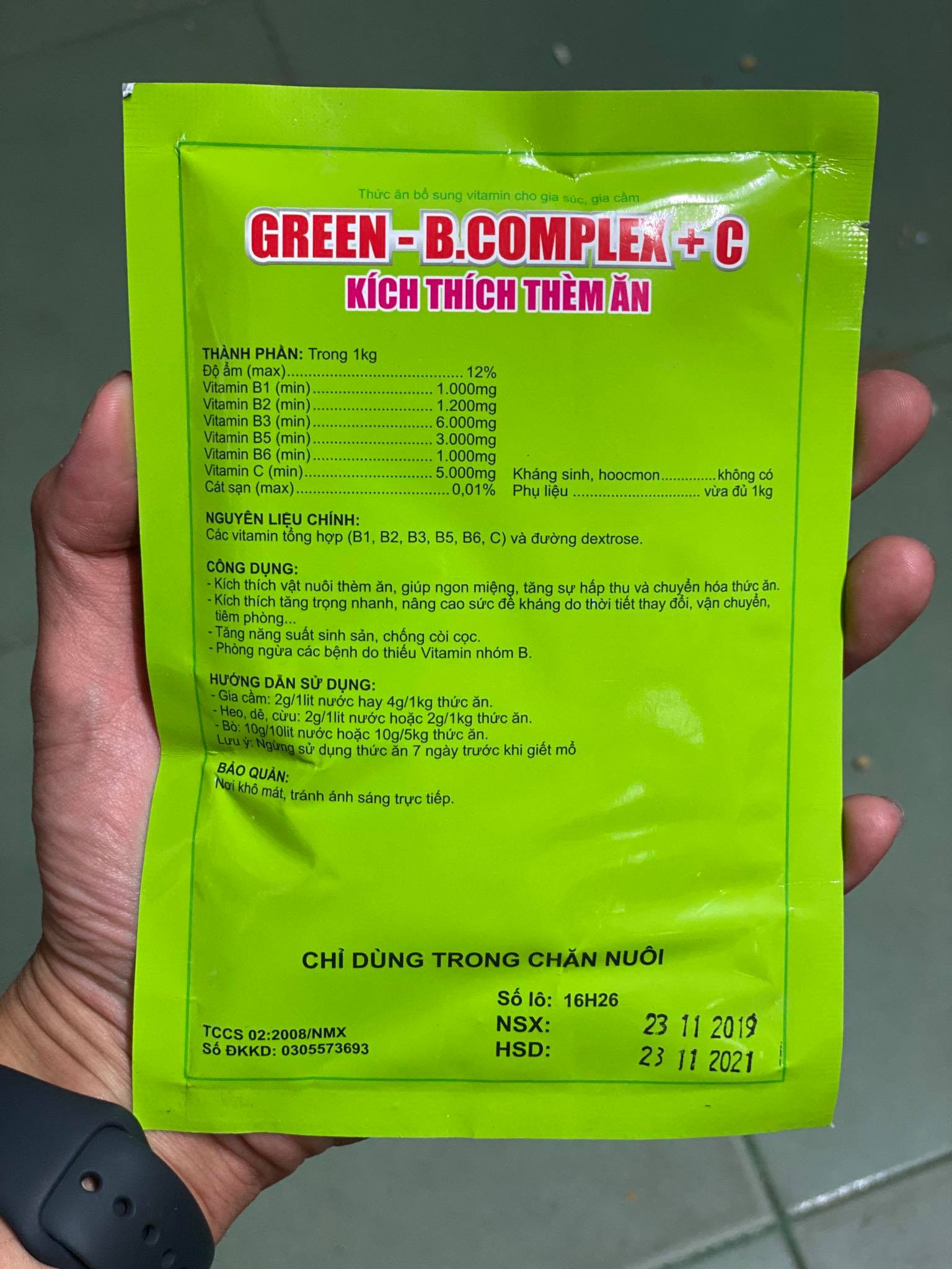 Vitamin B COMPLEX C kích thích thèm ăn cho vật nuôi.