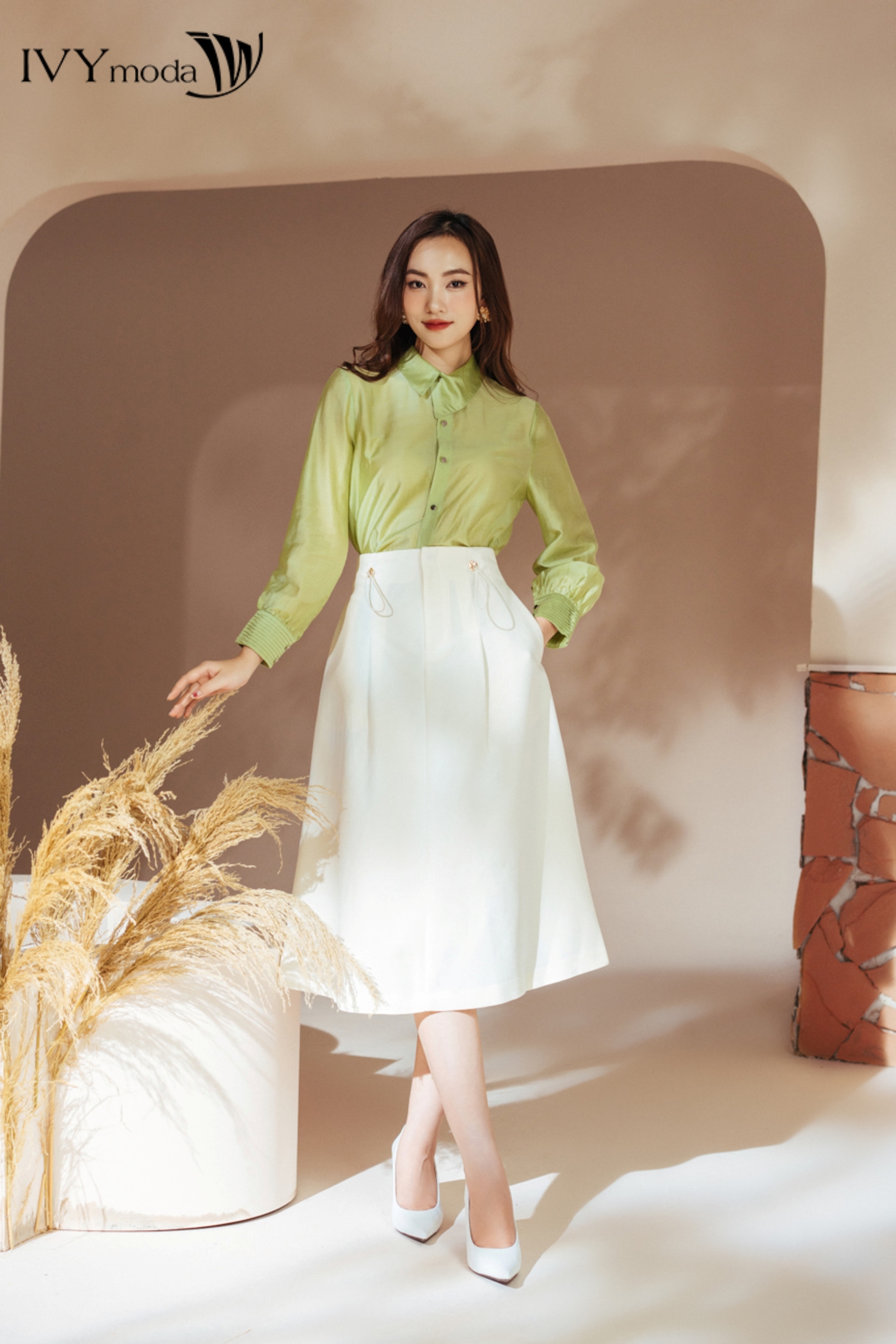 Áo sơ mi lụa cổ kiểu IVY moda MS 17M8508