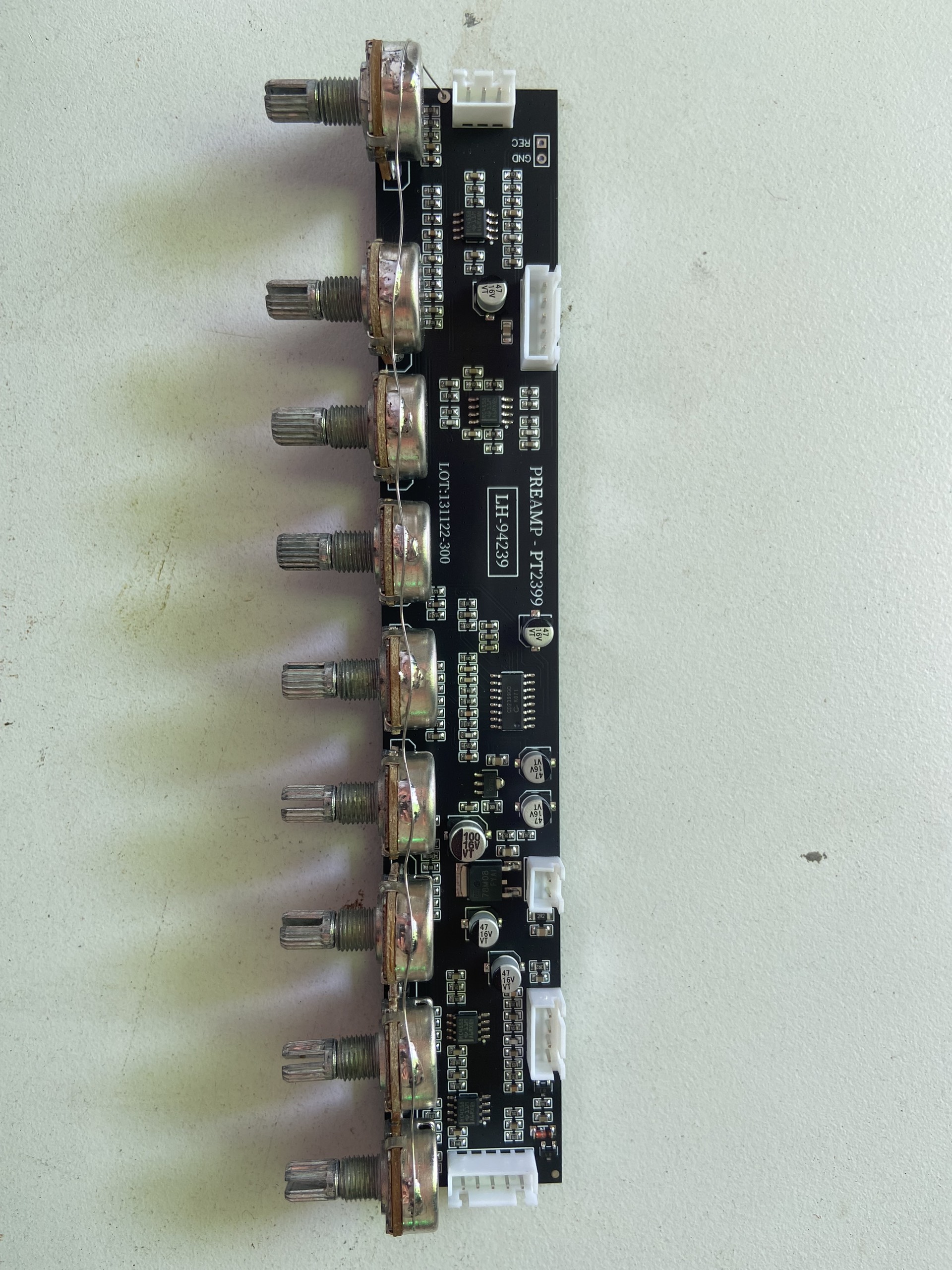 Mạch echo loa kéo 8V đến 12V nguồn đơn 9 volume